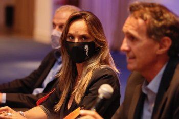 Malena Galmarini y Gabriel Katopodis presentaron el plan de AySA a los intendentes bonaerenses.