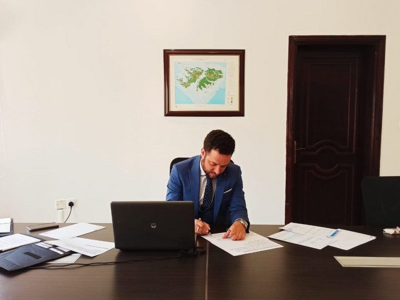 Manuel Paz, consul argentino en Doha, Qatar en pleno trabajo