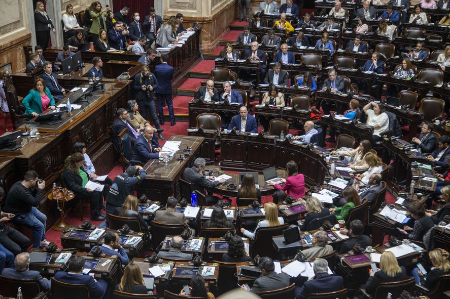 Juan Manzur brindó un informe de gestión en Diputados. Sergio Massa pasó por el Congreso para reunirse con CFK y lo apoyó.