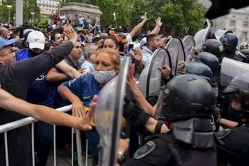 Nueve detenidos en el velatorio de Diego Maradona