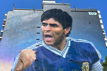 la historia de la imagen del mural mas grande del mundo en homenaje a diego maradona