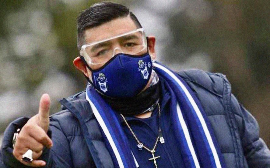 Maradona cumple 60 años y Gimnasia lo espera en el Bosque.