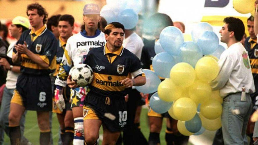 El look de Maradona que homenajeó Broun.