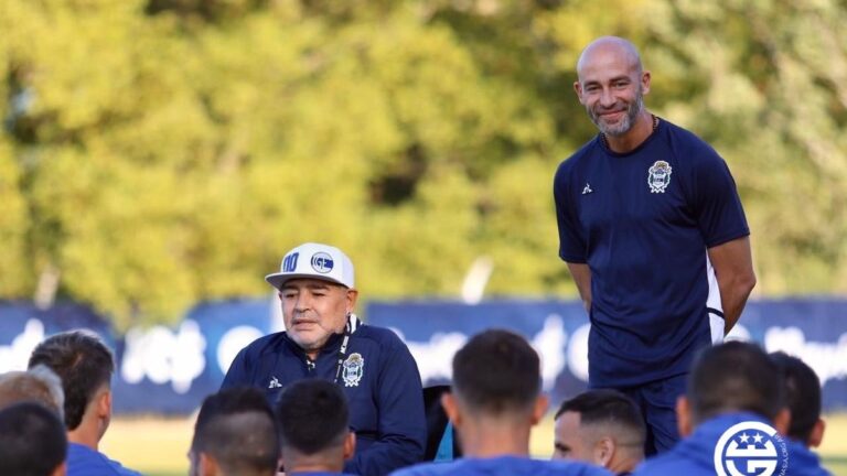Las dudas de Maradona y Méndez para el debut