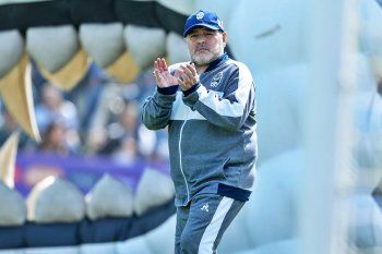 gimnasia espera por maradona: ¿festejara su cumpleanos en el bosque?
