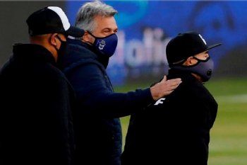 diego maradona: sin covid, deprimido y mal animicamente