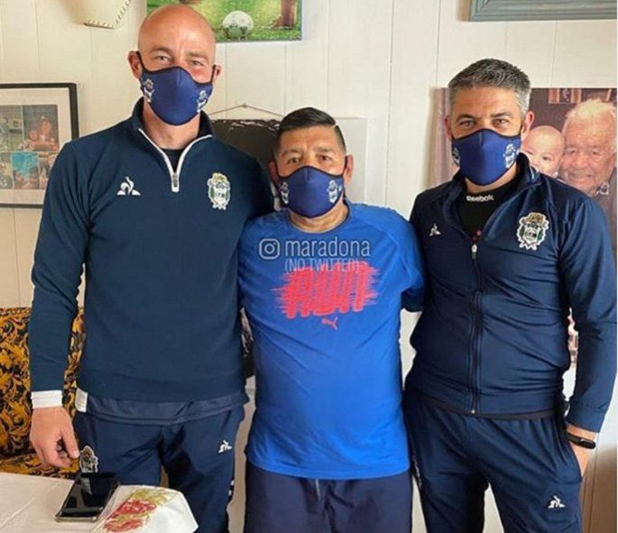 Diego Maradona se reunió con el Cuerpo Técnico