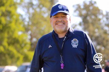 gimnasia recordo a maradona a un mes de su partida