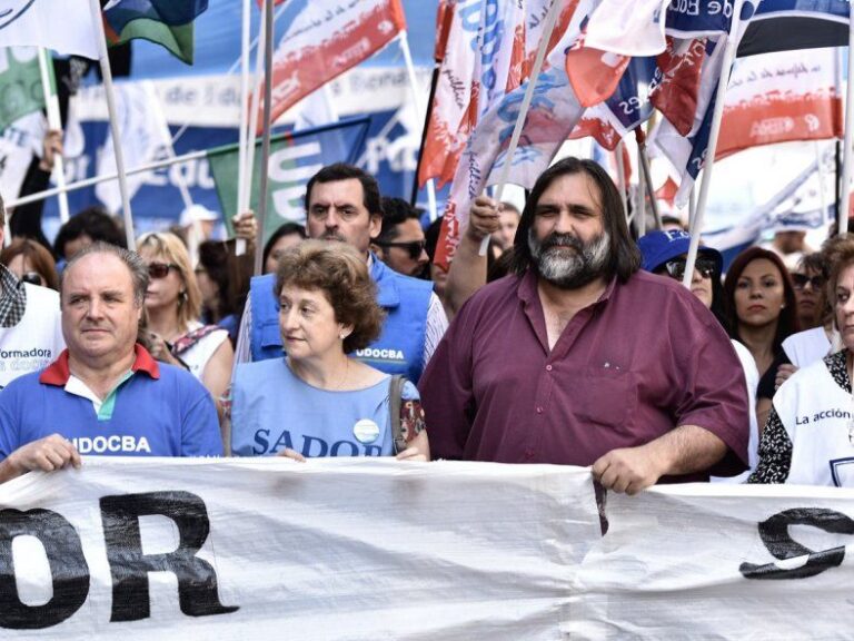 Paritarias docentes: uno de los gremios pide 43% de aumento