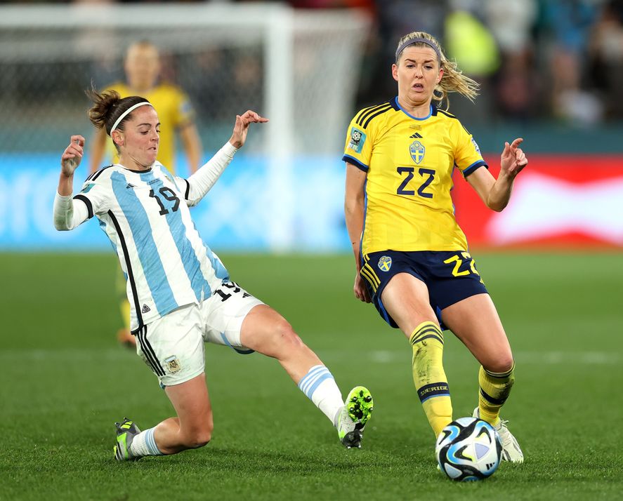 Mariana Larroquette en acción en el duelo entre Argentina y Suecia.