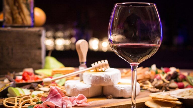 La columna de Martín Vázquez, sommelier: maridajes, ¿qué tomar para acompañar las comidas en las fiestas?
