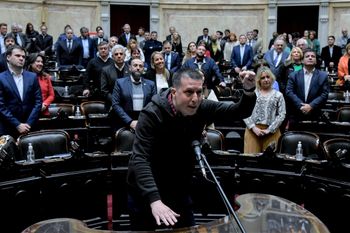 Quien es Juan Marino, el  diputado que juró por el salario básico universal