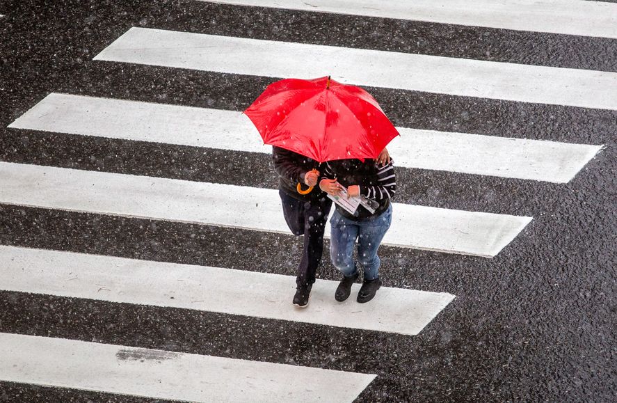 La alerta amarilla por fuertes tormentas, granizo y vientos rige en gran parte de la provincia de Buenos Aires.
