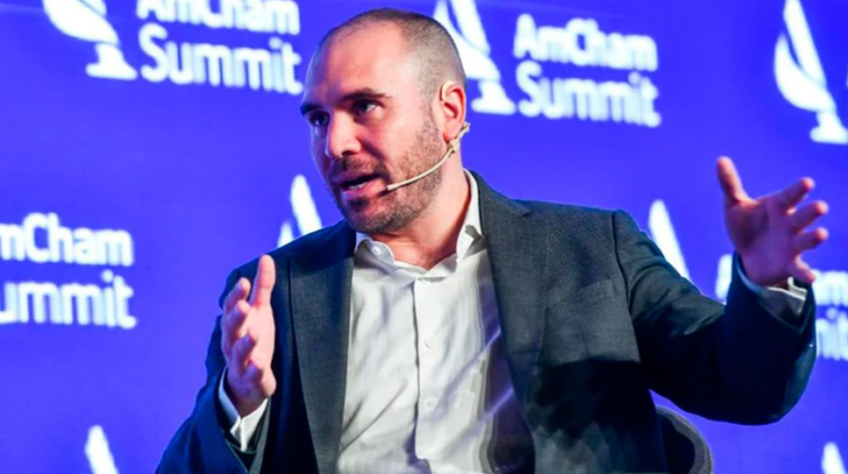 Martín Guzmán criticó la quita del Impuesto a las Ganancias y el peronismo le pasó factura