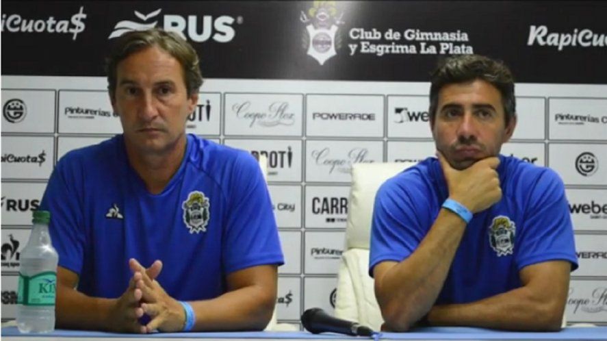 Leandro Martini y Mariano Messera, en conferencia de prensa en Gimnasia.