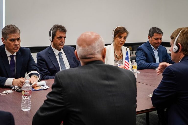El Gobierno continúa en negociaciones con el FMI en Washington