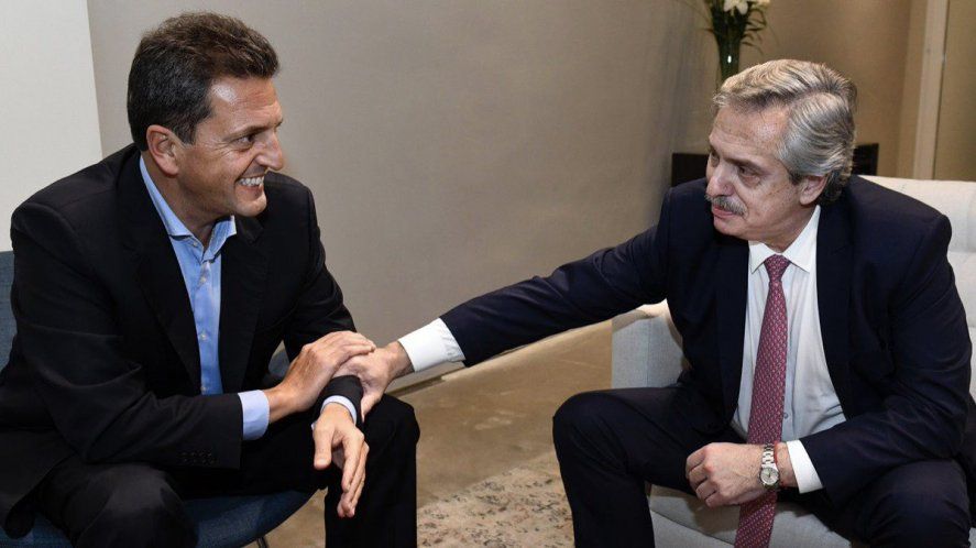 Sergio Massa asume la centralidad en el gabinete de Alberto Fernández, quien perdió a dos ministros