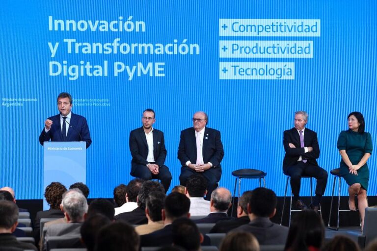 Sergio Massa presentó financiamiento por U$S 130 millones a PyMEs