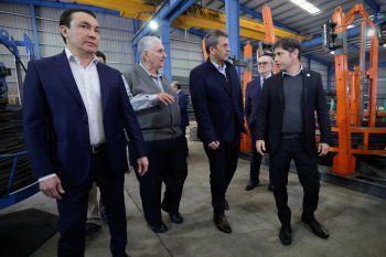 axel kicillof respaldo a sergio massa: esta laburando dia y noche para sacarnos del despelote en que nos metieron