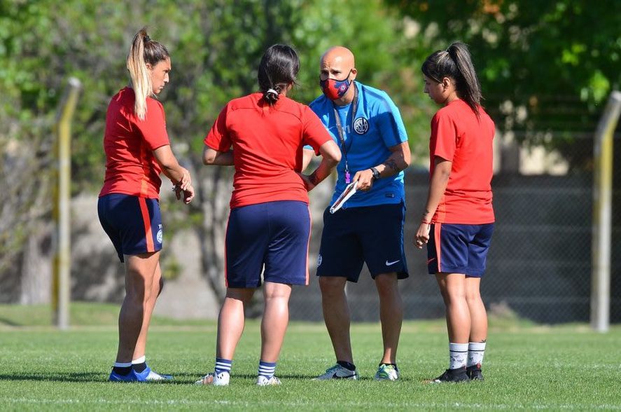 Matías Giugno ya dirigió a San Lorenzo en el fútbol femenino de AFA.