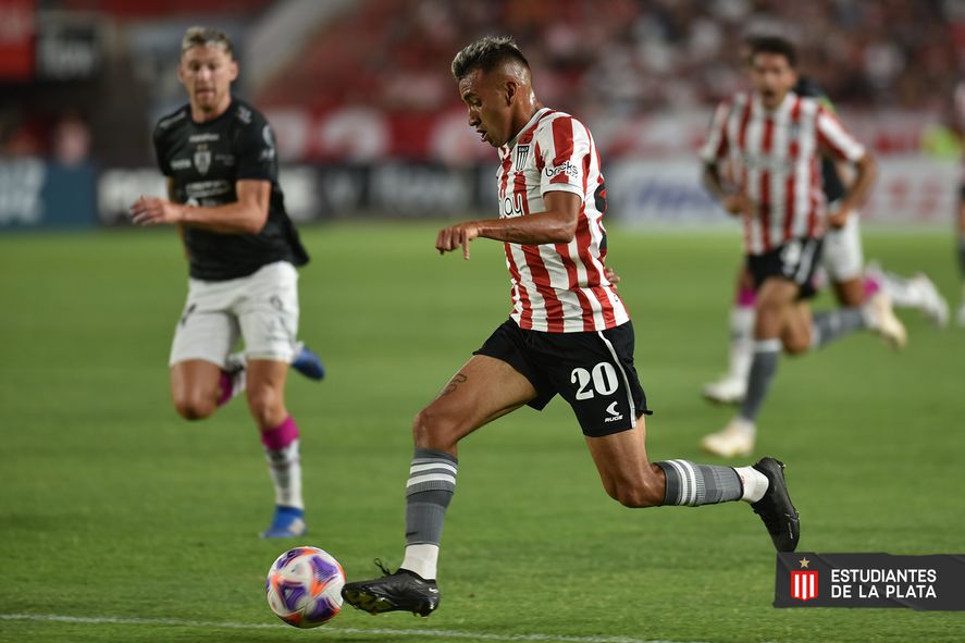 Matías Godoy fue uno de los puntos altos de Estudiantes ante Independiente del Valle.