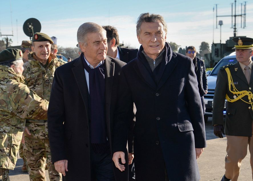 Oscar Aguad fue señalado como uno de los grandes responsables del hundimiento del ARA San Juan y Mauricio Macri está procesado por el espionaje a los familiares de las víctimas.