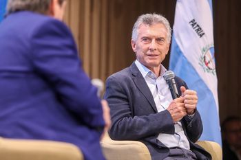 Mauricio Macri en modo halcón, arremete desde Qatar