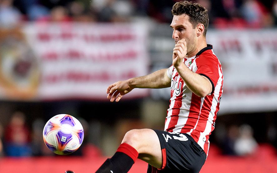 Mauro Boselli marcó el tercero de Estudiantes ante Lanús.