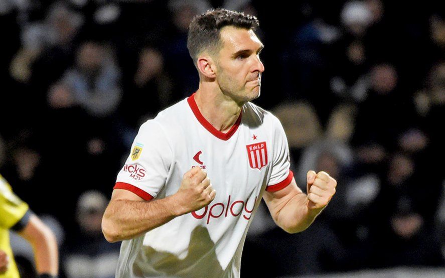 Mauro Boselli festeja su gol en la derrota de Estudiantes. (Foto: prensa EDLP)