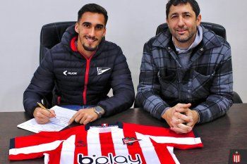 Mauro Méndez firmó contrato con Estudiantes hasta junio de 2025 (Foto: prensa EDLP).