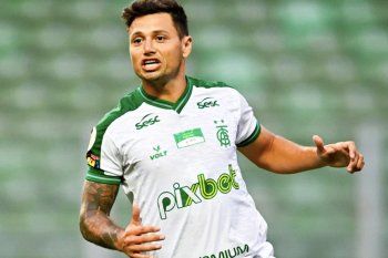 Mauro Zárate con la camiseta del América Mineiro en 2021.