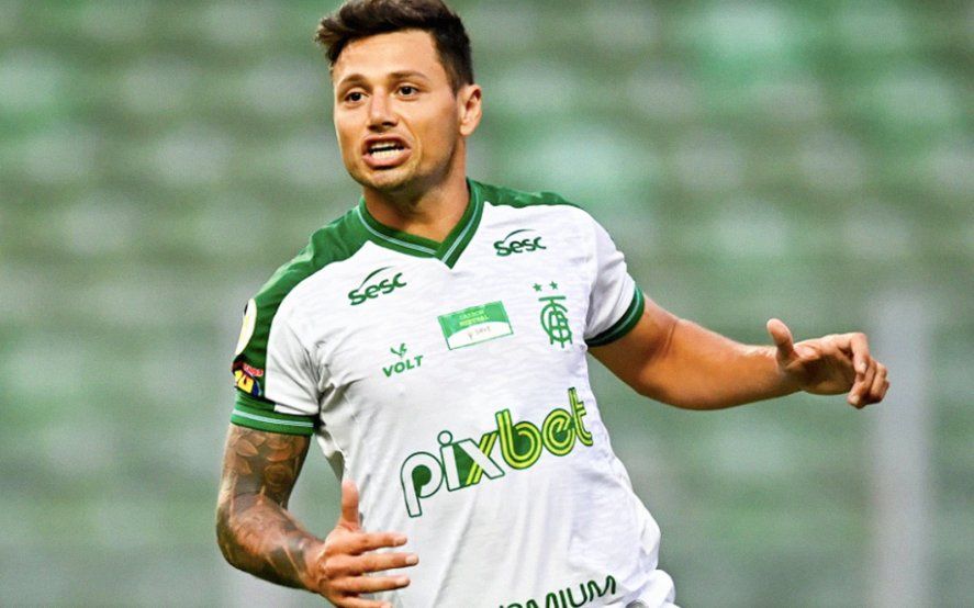 Mauro Zárate con la camiseta del América Mineiro en 2021.