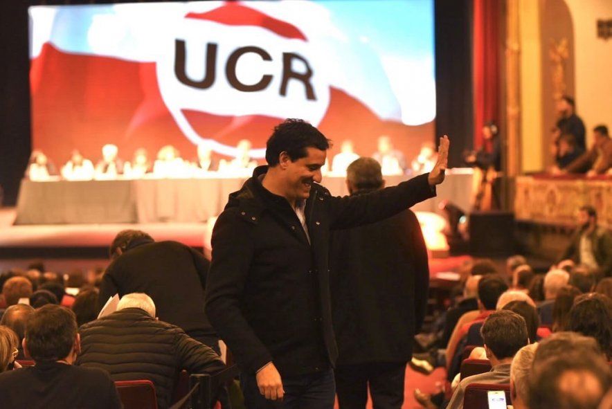 "Los partidos se fortalecen con la formación de sus dirigentes", dijo el presidente de la UCR bonaerense, Maximiliano Abad.
