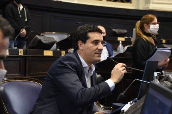 El diputado de Juntos por el Cambio, Maximiliano Abad, avanzó en la legislatura con el proyecto de autonomía municipal.