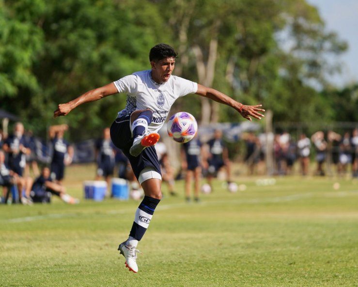Maximiliano Comba en el amistoso Gimnasia vs. Montevideo City Torque.