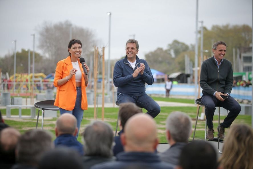 El exintendente de Quilmes, Martiniano Molina, destacó las obras realizadas por su competidora, la actual jefa comunal Mayra Mendoza. El exintendente de Quilmes, Martiniano Molina, destacó las obras realizadas por su competidora, la actual jefa comunal Mayra Mendoza.