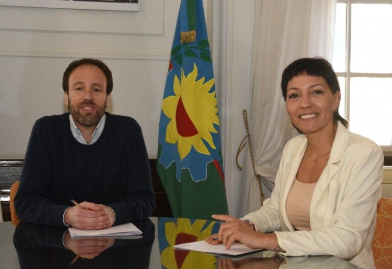 Tres intendentes más firmaron la adhesión al fondo de Provincia para pagar el bono a municipales