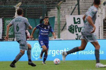 Melluso en el partido de Gimnasia en su visita a Sarmiento