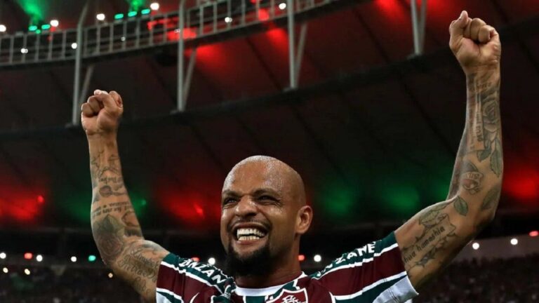 Felipe Melo, a lo Guillermo Francella tras el triunfo Flu