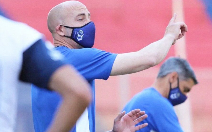 Méndez no tiene definido el once titular de Gimnasia.