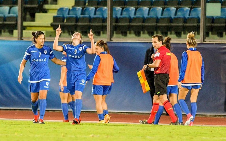 Menín festeja su histórico gol ante el Florentia San Gimignano.