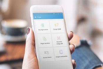 El BCRA oficializó los pagos con QR desde cualquier aplicación.