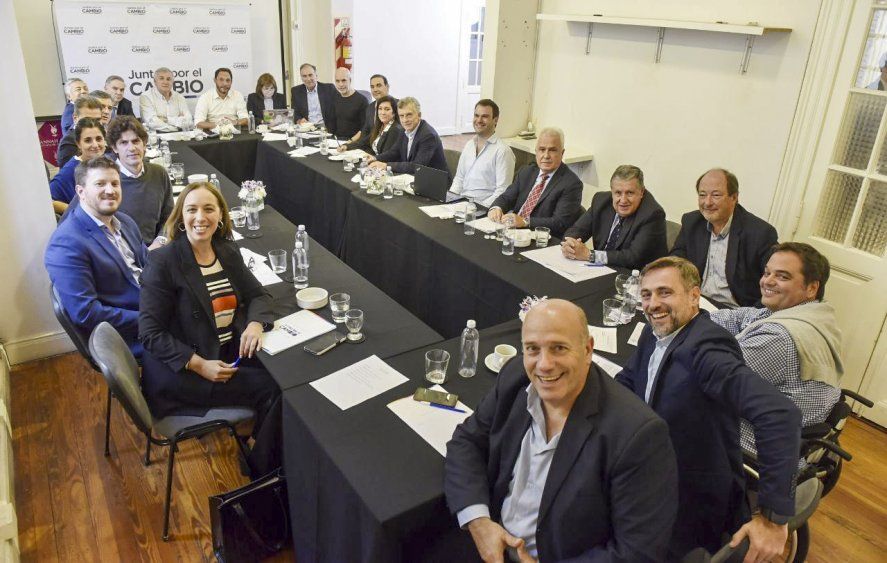 Ésta fue la Mesa Nacional de Juntos por el Cambio que decidió excluir a Javier Milei de cualquier alianza.