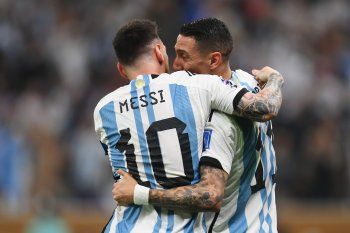 Ángel Di María festeja su gol en la final del Mundial Qatar 2022, ante Francia, con Lionel Messi