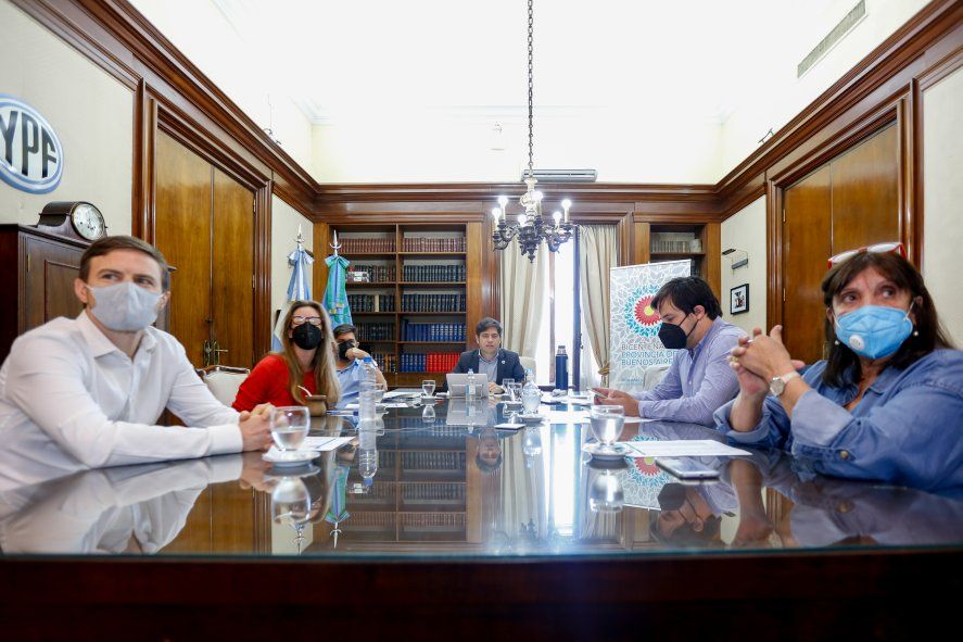 Kicillof juntó a su gabinete para una nueva reunión con los intendnetes bonaerenses.