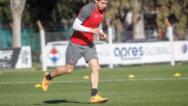 Estudiantes se entrena en City Bell con plantel completo