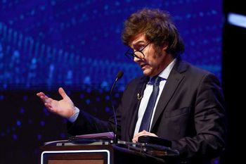 hasta los bancos privados le piden responsabilidad democratica a javier milei