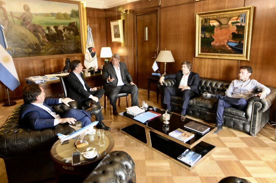 Los ministros de Transporte de Nación y Provincia se reunieron ayer en Casa de Gobierno.