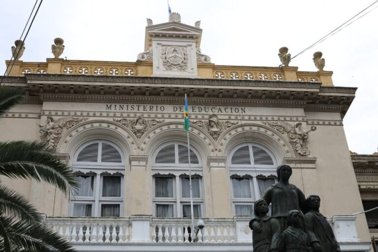 Provincia advierte que el paro docente de hoy no es legal y que habrá descuentos