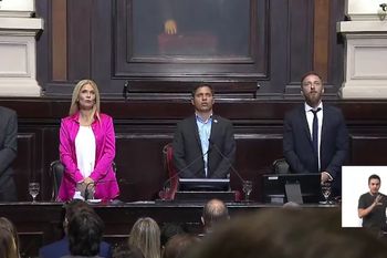 Cómo fue el minuto de silencio que pidió Axel Kicillof